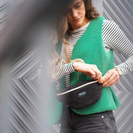 Diy Stoffe Outfit 563s Weste Winalea Bouclé Emerald Crossbag Schwarz