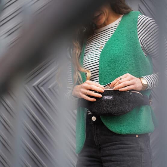 Diy Stoffe Outfit 563t Weste Winalea Bouclé Emerald Crossbag Schwarz