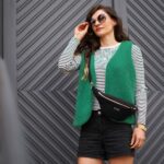 DIY Stoffe Outfit - Weste Winalea - Bouclé Emerald - Crossbag Schwarz