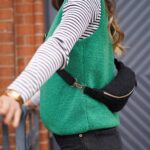 DIY Stoffe Outfit - Weste Winalea - Bouclé Emerald - Crossbag Schwarz