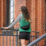 DIY Stoffe Outfit - Weste Winalea - Bouclé Emerald - Crossbag Schwarz