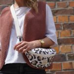 DIY Stoffe Outfit - Weste Winalea - Velvet Soft Blush - Cutline Crossbag Leo Dots Aquarell