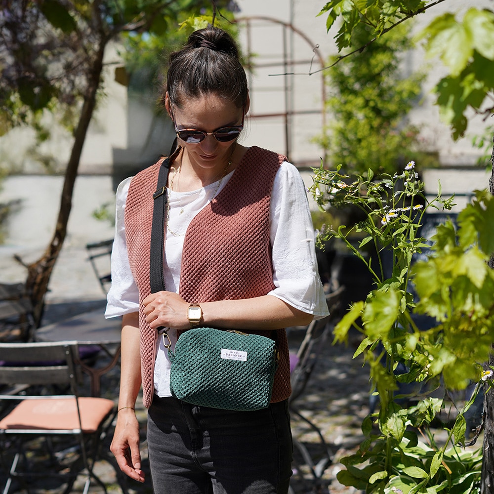 DIY Stoffe Outfit - Weste Winalea - Velvet Soft Blush - Kleine Tasche Pinie