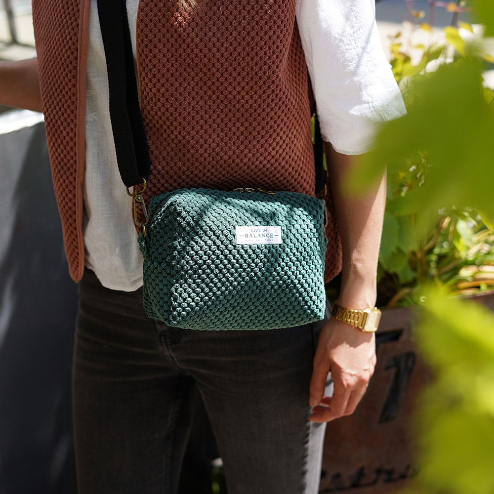 DIY Stoffe Outfit - Weste Winalea - Velvet Soft Blush - Kleine Tasche Pinie