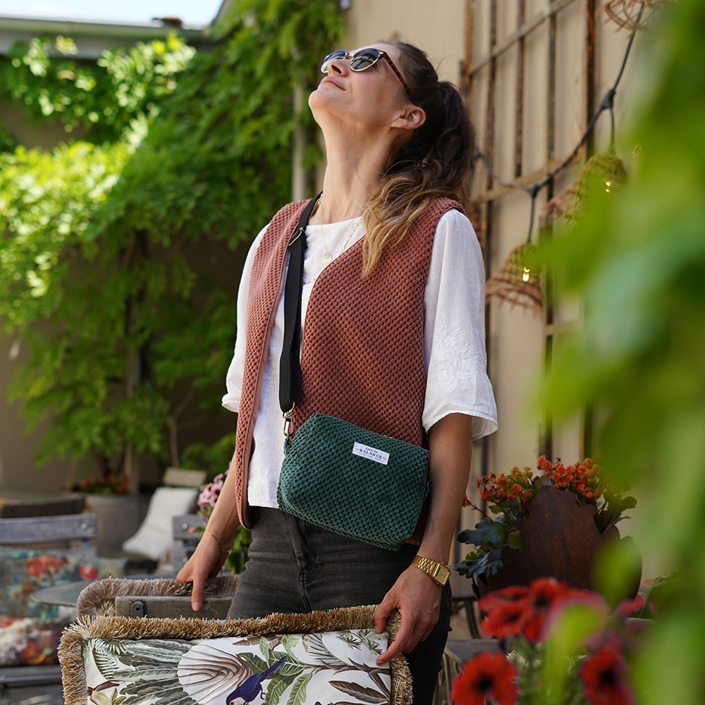 DIY Stoffe Outfit - Weste Winalea - Velvet Soft Blush - Kleine Tasche Pinie