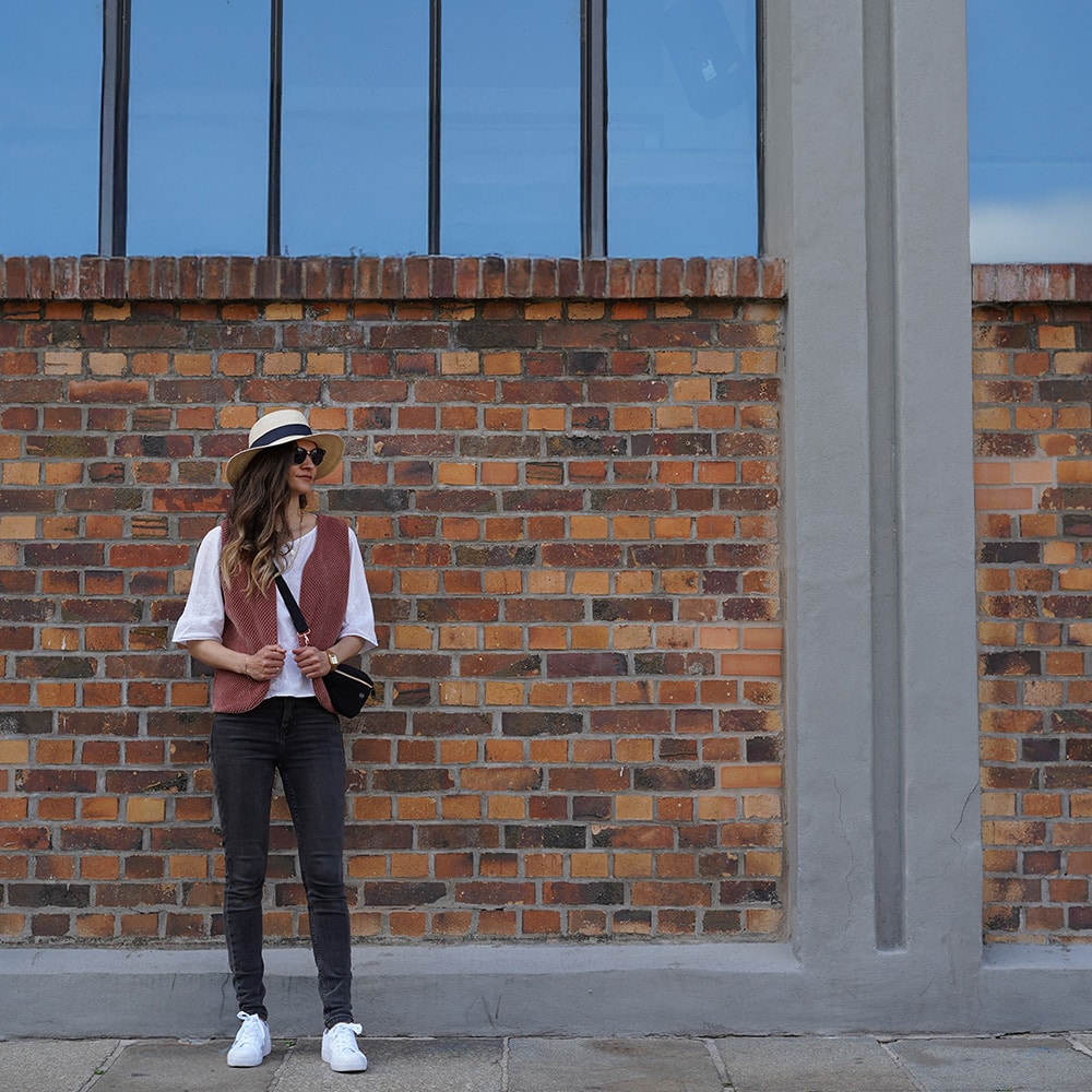 DIY Stoffe Outfit - Weste Winalea - Velvet Soft Blush - Crossbag - Bouclé Schwarz