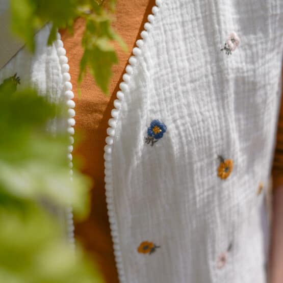 Diy Stoffe Outfit 566v Weste Winalea Musselin Gestickte Blumen