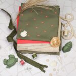 DIY Stoffmix - Garn - Reißverschluss - Label - Kordel - Knopf - Schieber