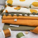 DIY Stoffmix - Gurtband - Label - Knopf - Garn - Pomponborte