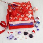 DIY Stoffmix - Stoffmalfarbe - Reißverschluss - Schieber - Garn - Knopf - Pompon - Label