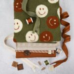 DIY Stoffmix - Garn - Reißverschluss - Label - Knopf