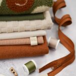 DIY Stoffmix - Garn - Reißverschluss - Label - Knopf