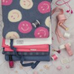 DIY Stoffmix - Reißverschluss - Kordel - Label - Schrägband - Garn - Knopf