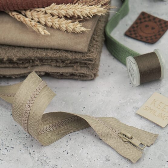 DIY Stoffmix - Reißverschluss - Garn