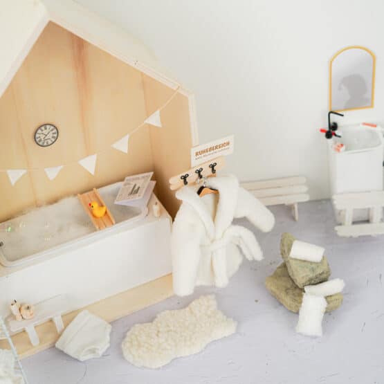 DIY Wichtelwelt - Bastelhölzer - Schlüppi - Bademantel - Holzboxhaus - Postkarte