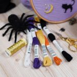 DIY Stoffe Inspiration - Stickset Halloween - Sticktwist - Schere - Garn