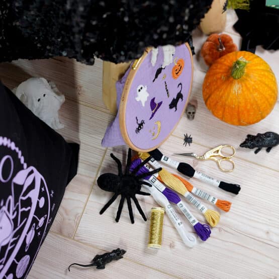 DIY Stoffe Inspiration - Stickset Halloween - Sticktwist - Schere - Garn