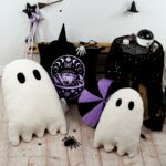 DIY Stoffe Inspiration - Kissen - Wichtel - Stickset Halloween - Geist - Bonbon - Pailletten - Plott