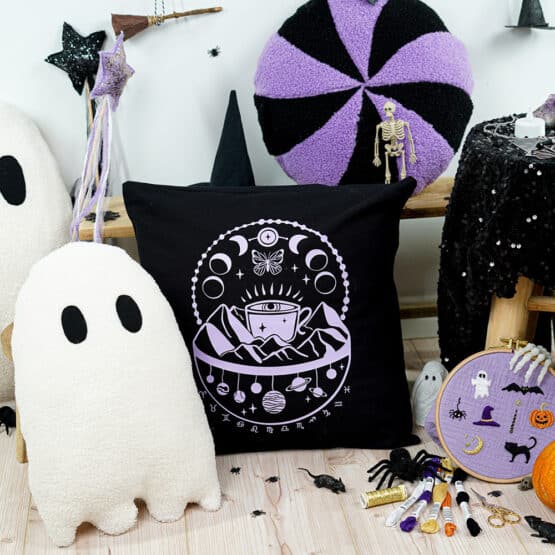 DIY Stoffe Inspiration - Kissen - Wichtel - Stickset Halloween - Geist - Bonbon - Pailletten - Plott