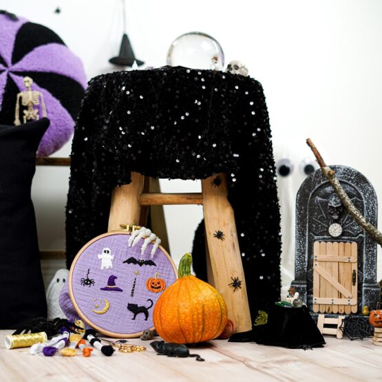 DIY Stoffe Inspiration - Kissen - Wichtel - Stickset Halloween - Bonbon - Pailletten