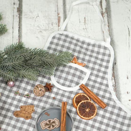 DIY Stoffmix - Schürze Charlie - Label Bonbon - Auto Mit Tanne