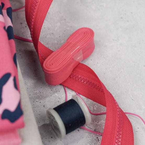 DIY Stoffmix - Reißverschluss - Garn