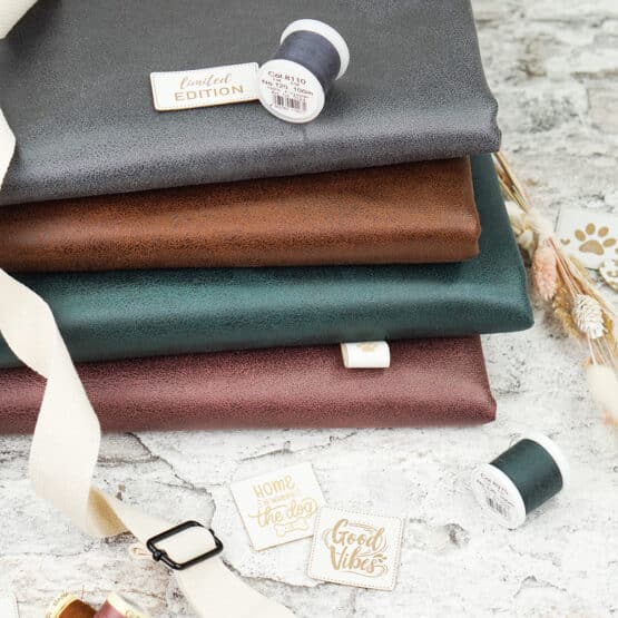 DIY Stoffmix - Kunstleder Shiny Suede - Label - Garn - Gurtband