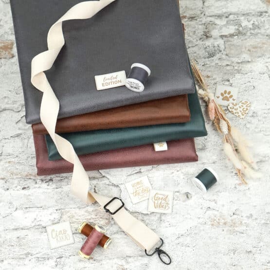 DIY Stoffmix - Kunstleder Shiny Suede - Garn - Gurtband - Label