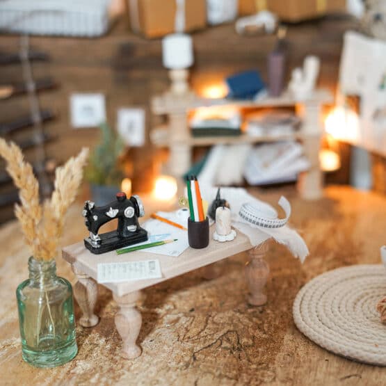DIY Wichtelwelt - Tisch - Nähmaschine - Knopf - Stiftehalter - Postkarte