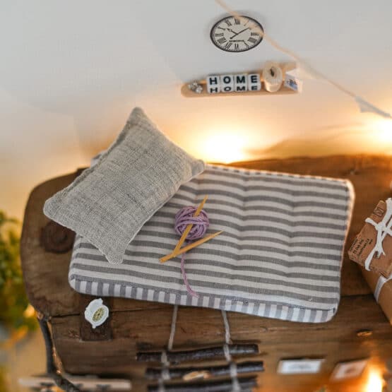 DIY Wichtelwelt - Postkarte - Sticktwist - Buchstabenwürfel - Matratze - Kissen