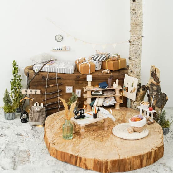 DIY Wichtelwelt - Organizer - Kartons - Mini Spule - Bastelhölzer - Holzperlen - Nähmaschine - Teppich - Rucksack - Tisch