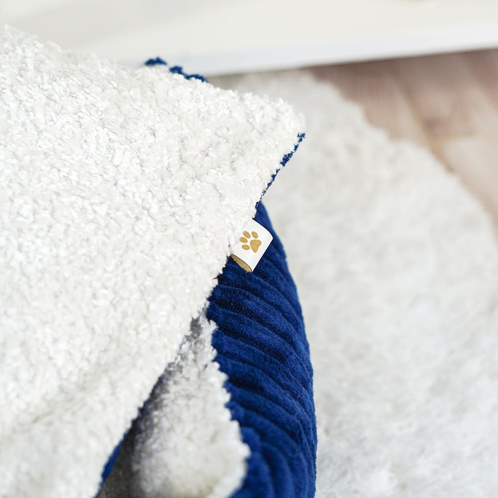 DIY Stoffe Inspiration - Hundekörbchen - Tierbett - Tierkörbchen Animal - Katzenkörbchen - Soft Velvet Nachtblau - Shiny Velvet Cremeweiß- Label