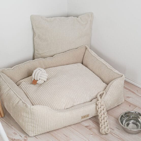 DIY Stoffe Inspiration - Hundekörbchen - Tierbett - Tierkörbchen Animal - Katzenkörbchen - Velvet Natur - Boucle Sandbeige - Label - Kissen