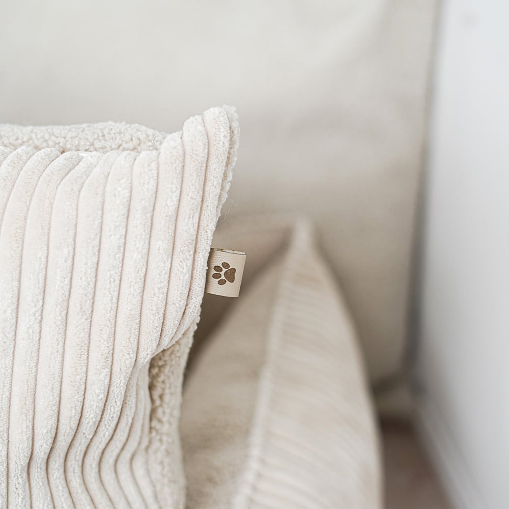 DIY Stoffe Inspiration - Hundekörbchen - Tierbett - Tierkörbchen Animal - Katzenkörbchen - Velvet Natur - Boucle Sandbeige - Label - Kissen