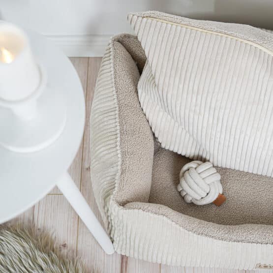 DIY Stoffe Inspiration - Hundekörbchen - Tierbett - Tierkörbchen Animal - Katzenkörbchen - Velvet Natur - Boucle Sandbeige - Label - Kissen