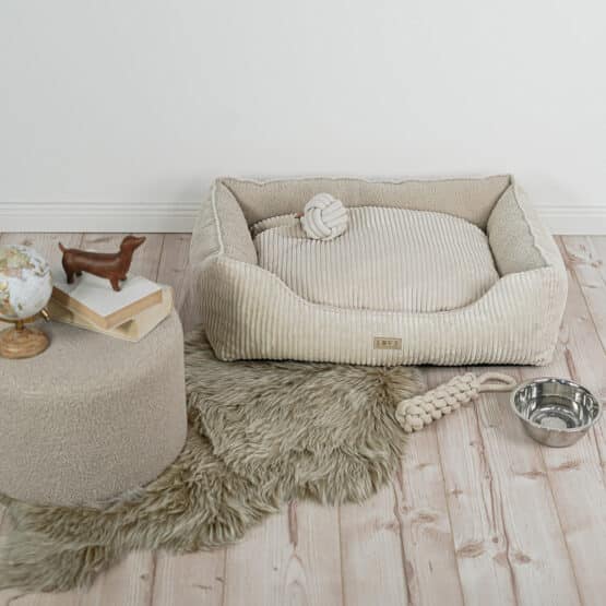 DIY Stoffe Inspiration - Hundekörbchen - Tierbett - Tierkörbchen Animal - Katzenkörbchen - Velvet Natur - Boucle Sandbeige - Label - Kissen