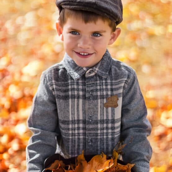 Junge Karo Hemd Label Auto Mit Tanne Mu