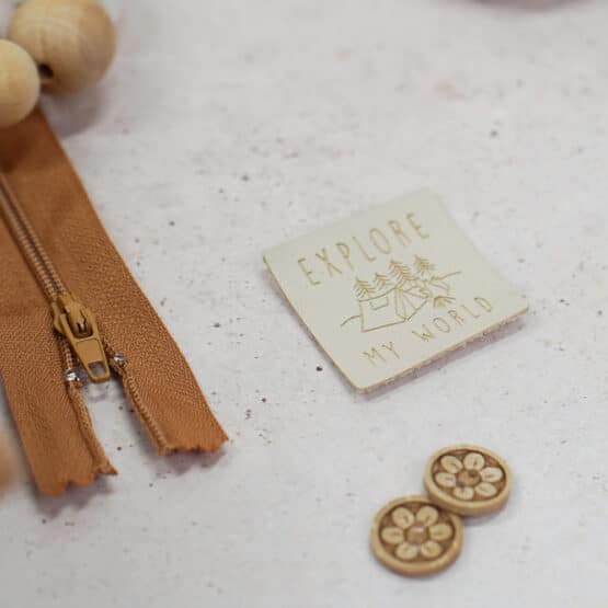 DIY Stoffmix - Reißverschluss - Knopf - Label
