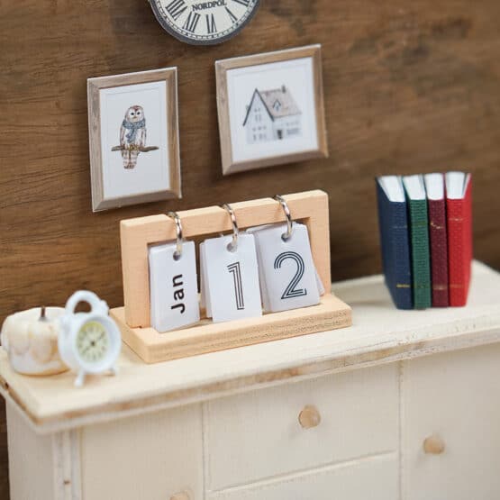 DIY Wichtelwelt - Sideboard - Bücher - Kalender - Postkarte - Wecker