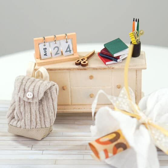 Diy Stoffe Inspiration 602e Bastelidee Schulanfang Wichtel Miniatur Bastelvorlage Kommode Buch Stiftehalter Rucksack Kalender