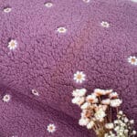 Boucle Gestickte Blumen Smoky Holunderbeere B Ware