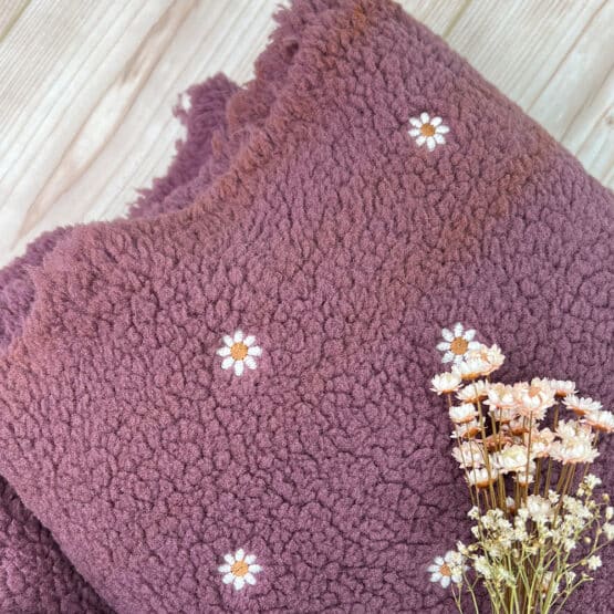 Boucle Gestickte Blumen Smoky Holunderbeere B Ware 2