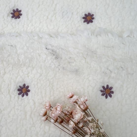 Boucle Gestickte Blumen Wollweiss B Ware 1