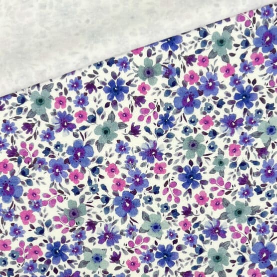 Single Jersey Lavendel Blau Blueten Warmweiss 2