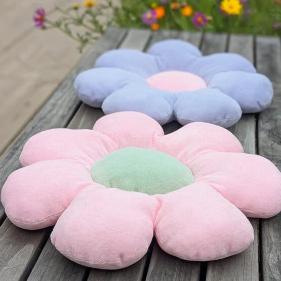 Diy Stoffe Inspiration 604w Blumen Kissen Frotteejersey Pastellmintgruen Lavendel Rosa Velvet Breitcord Fuchsia Natur